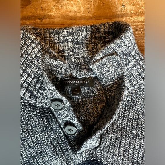 Two Toned Navy/Gray Men’s Banana Republic Knitted Sweater (medium) - Picture 2 of 2